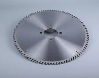 There are many factors that affect the smoothness of alloy saw blades