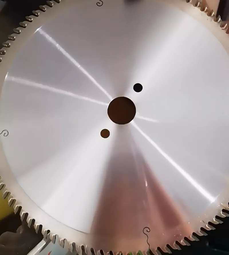 What are the precautions for grinding and polishing of aluminum alloy saw blades