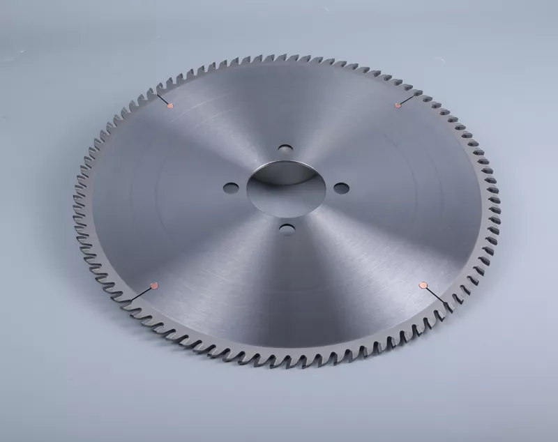 There are many factors that affect the smoothness of alloy saw blades